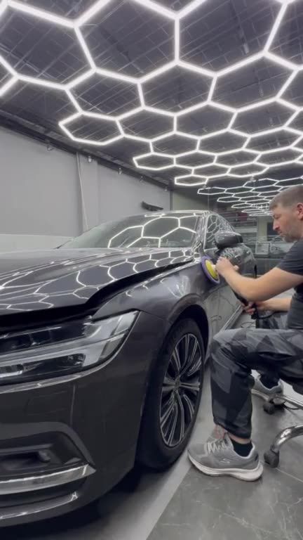 Sportif Detailing stüdyosunda yüzey uygulaması